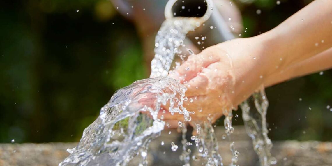 Kabupaten dengan Akses Air Minum Layak Terendah