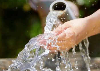 Kabupaten dengan Akses Air Minum Layak Terendah