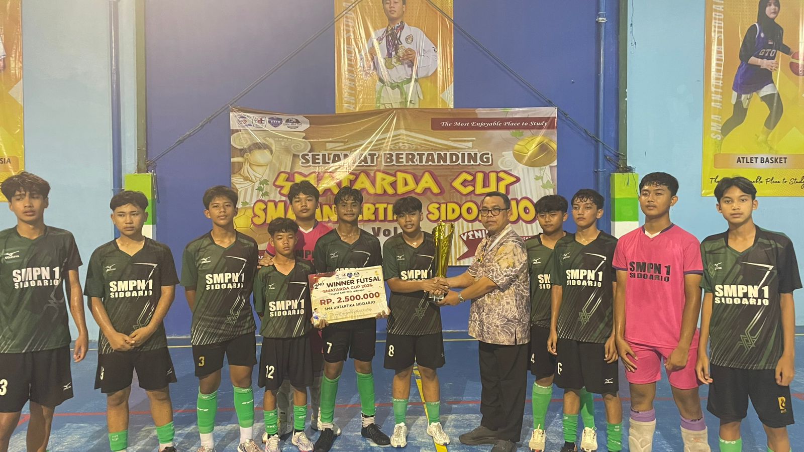 Tim futsal SMPN 1 Sidoarjo