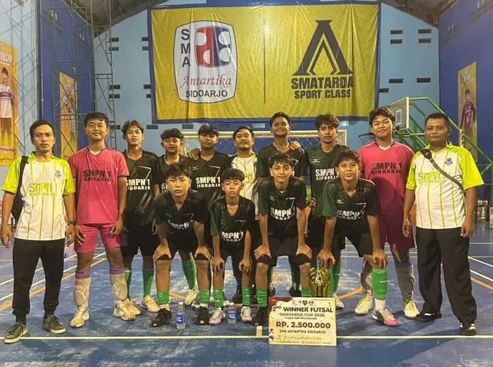 Tim futsal SMPN 1 Sidoarjo