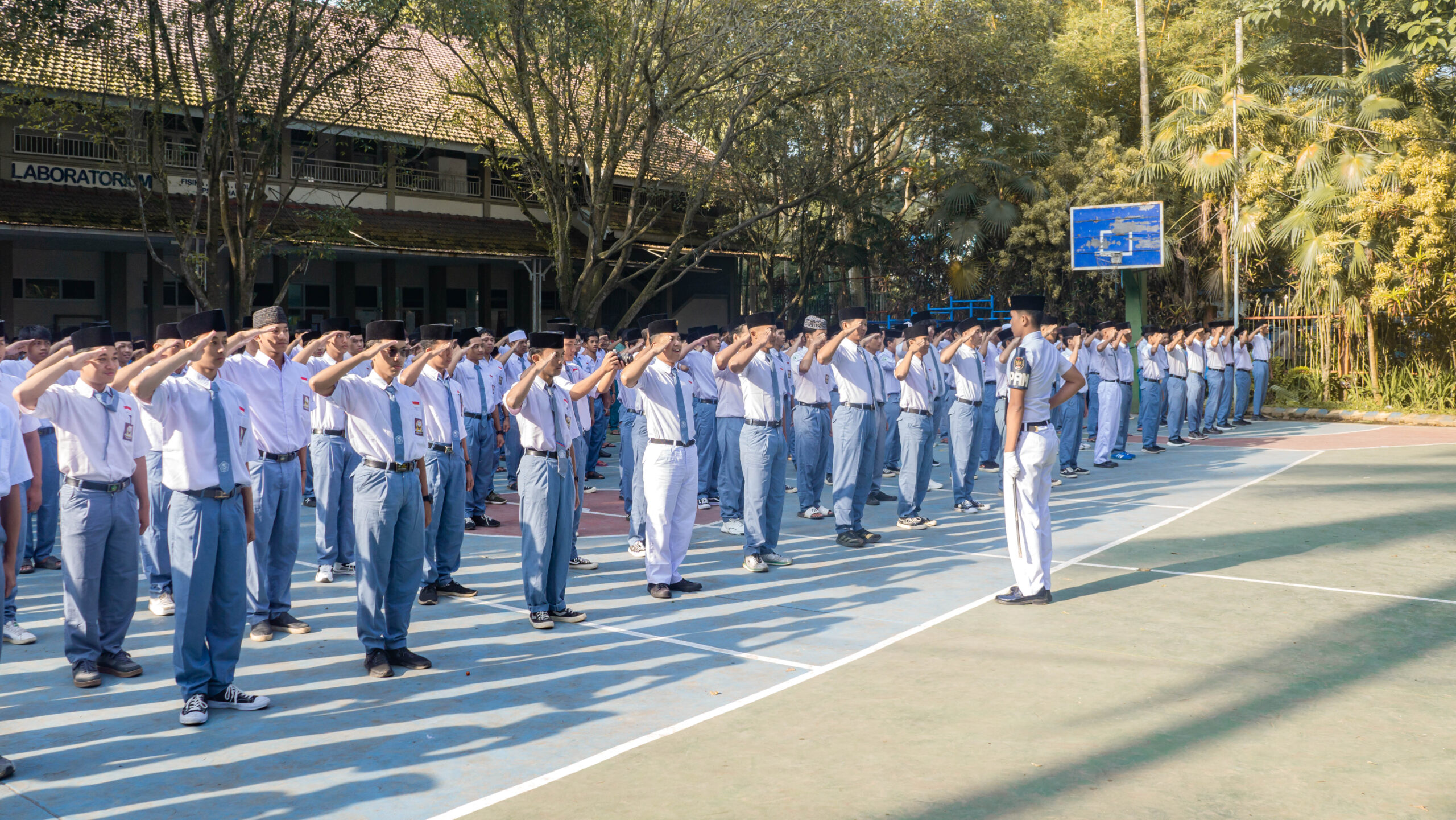 Upacara hardiknas di SMA An Nur Malang