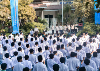Upacara hardiknas di SMA An Nur Malang