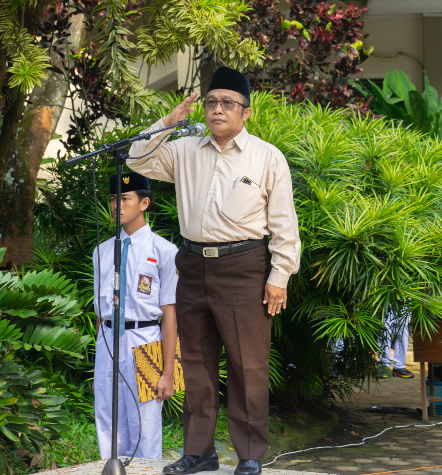 Upacara hardiknas di SMA An Nur Malang