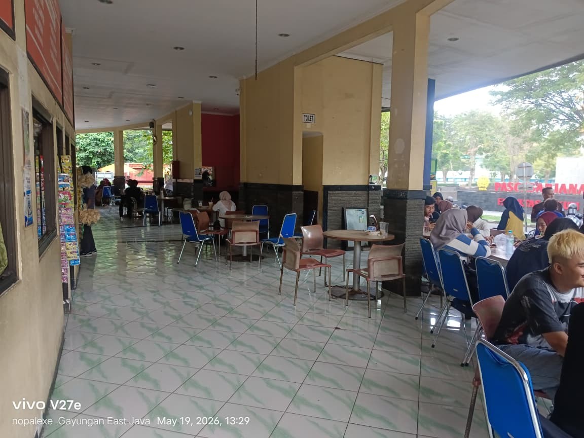 suasana Food Court Baseball UNESA