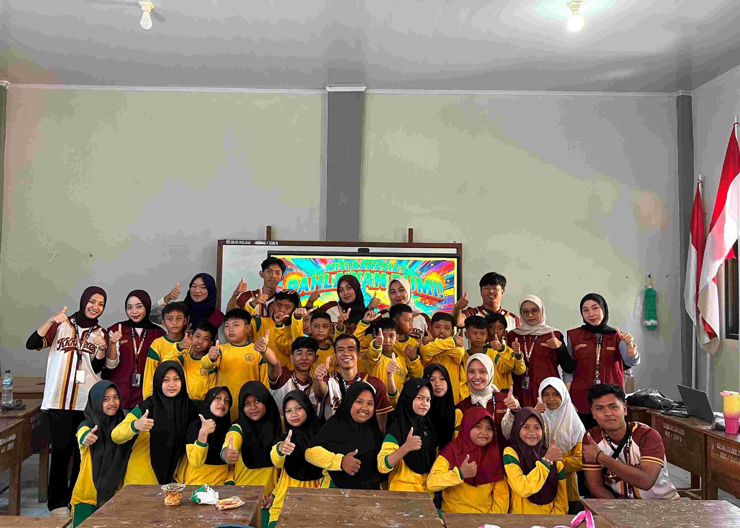 Edukasi pemilahan sampah di SDN Klempun