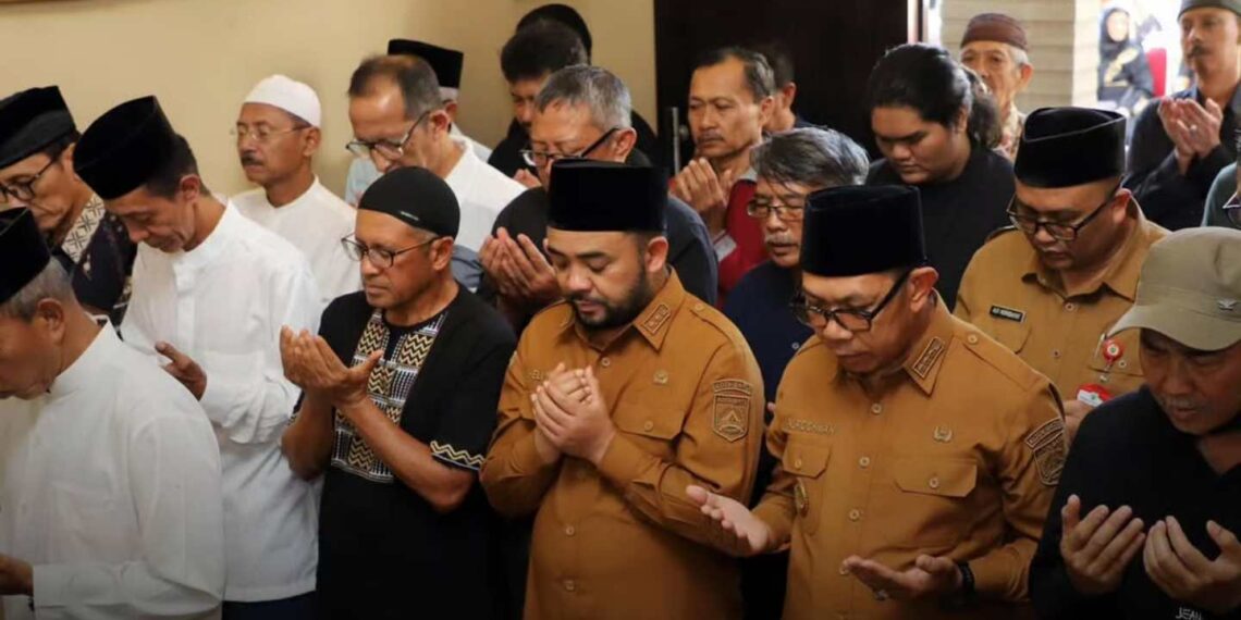 Wali Kota dan Wawali Kota Batu Takziah