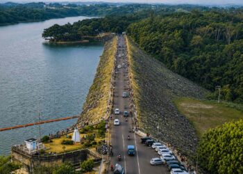 Jalan Puncak Bendungan Lahor