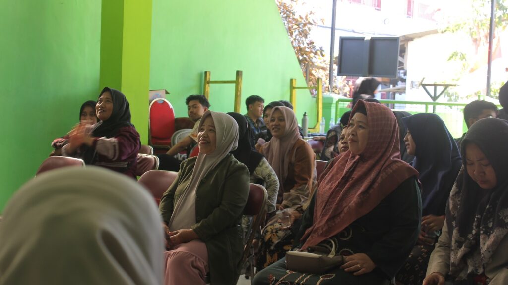 2 Proker Mahasiswa KKN Kelompok 13 UPN Veteran Jatim UMKM Gunung Anyar Tambak