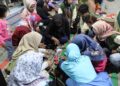 Mahasiswa KKN Kelompok 10 UPN Jatim Sulap Minyak Jelantah Menjadi Lilin Aromaterapi