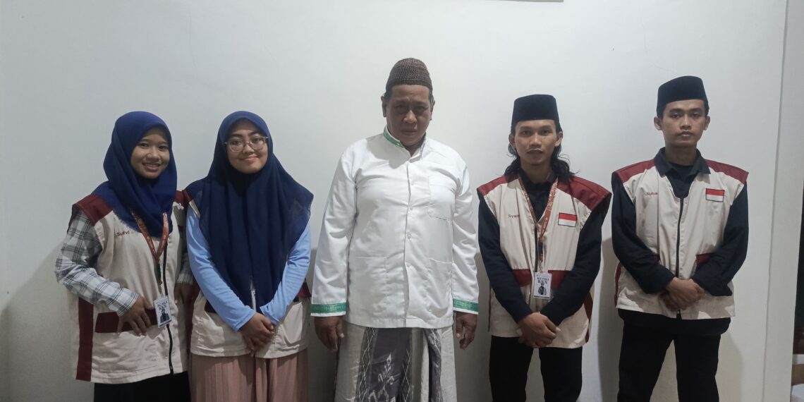 Membuka Jalan Silaturahmi: Sowan Mahasiswa KKN IAI Al-Khoziny kepada Pengasuh Yayasan TPQ As-Shiddiqiyah Desa Sentul