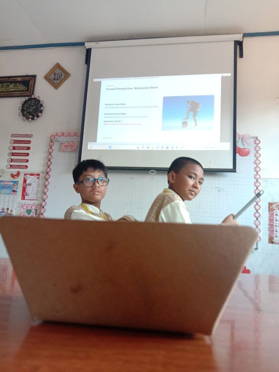 kelas fotografi SD Insan Amanah