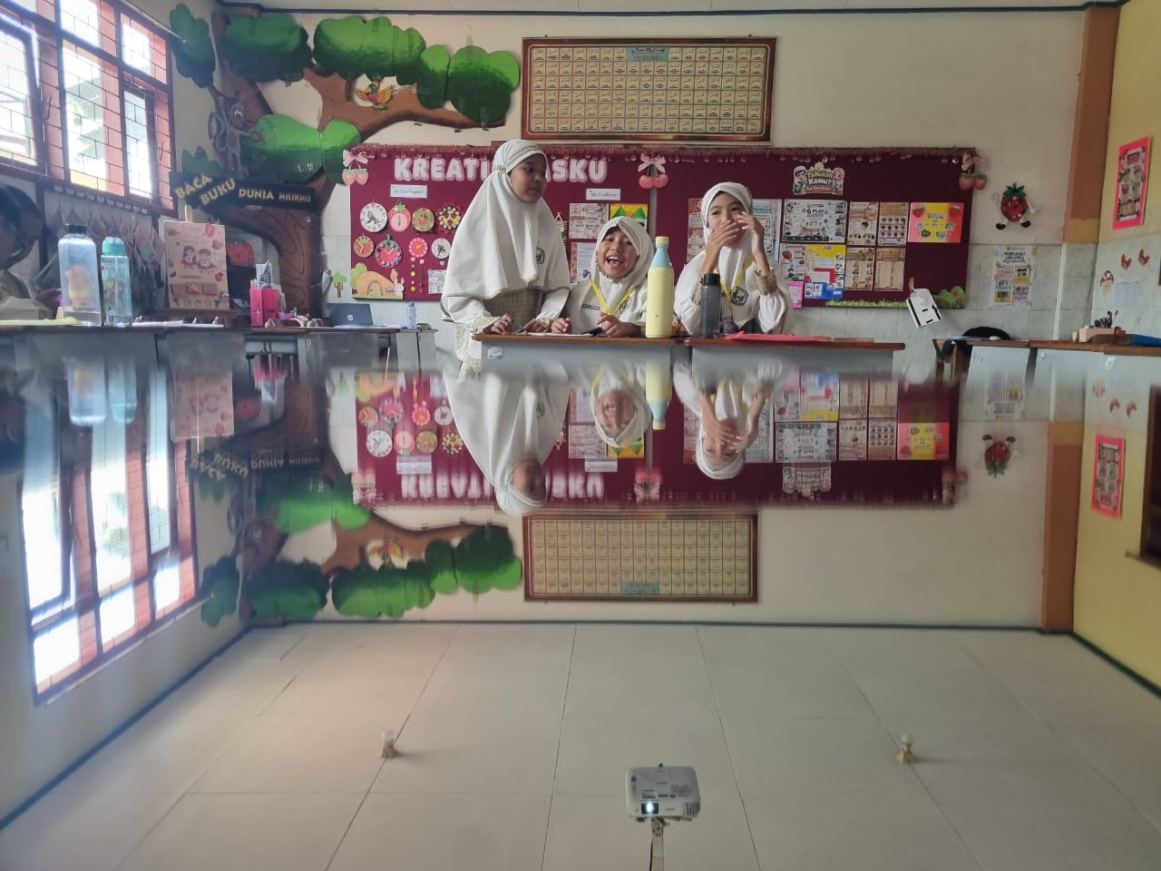 kelas fotografi SD Insan Amanah