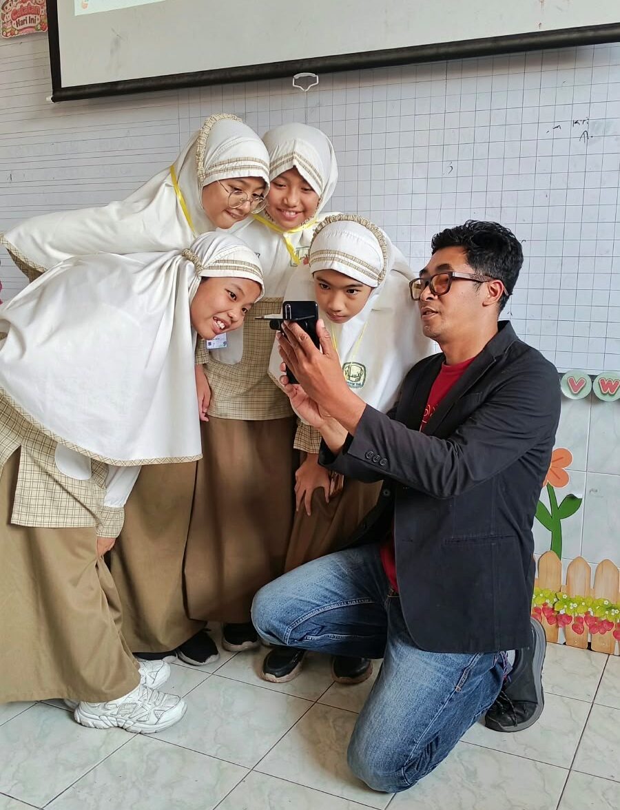 kelas fotografi SD Insan Amanah