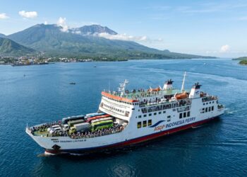 Kapal feri penyeberangan ASDP melintasi Selat Bali sesuai jadwal kapal ketapang gilimanuk