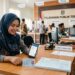 Masyarakat memeriksa data penerima bantuan sosial melalui layanan cek bansos kemensos